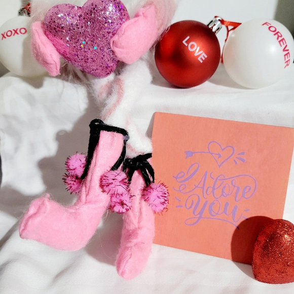 Naughty Valentines Day Gnome with Heart - Picture 5 of 8